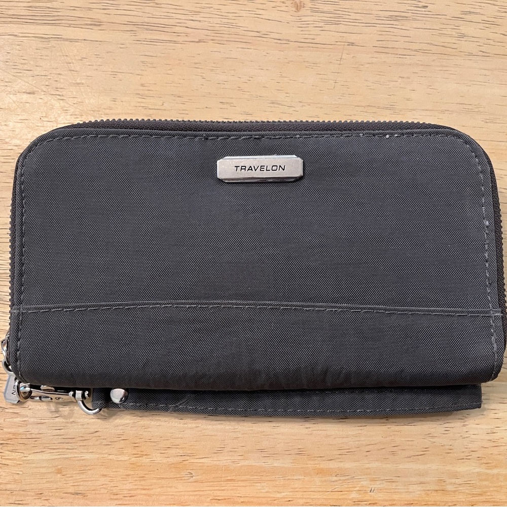Travelon zip wallet